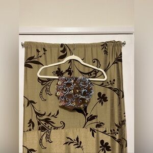 8 pieces of assorted clothing